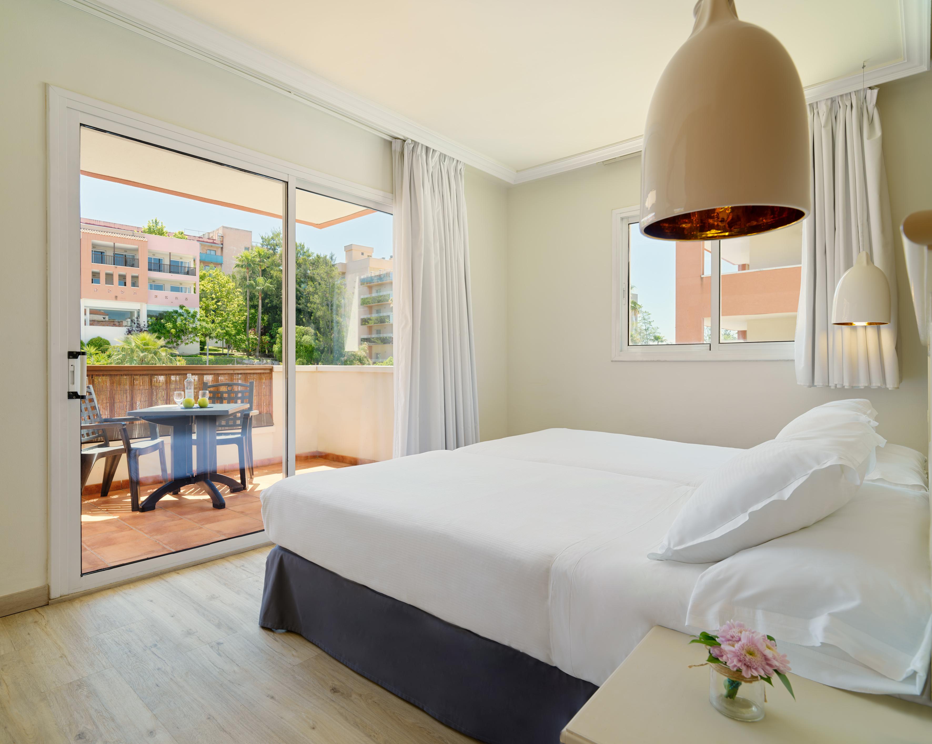 H10 Mediterranean Village Salou Eksteriør bilde