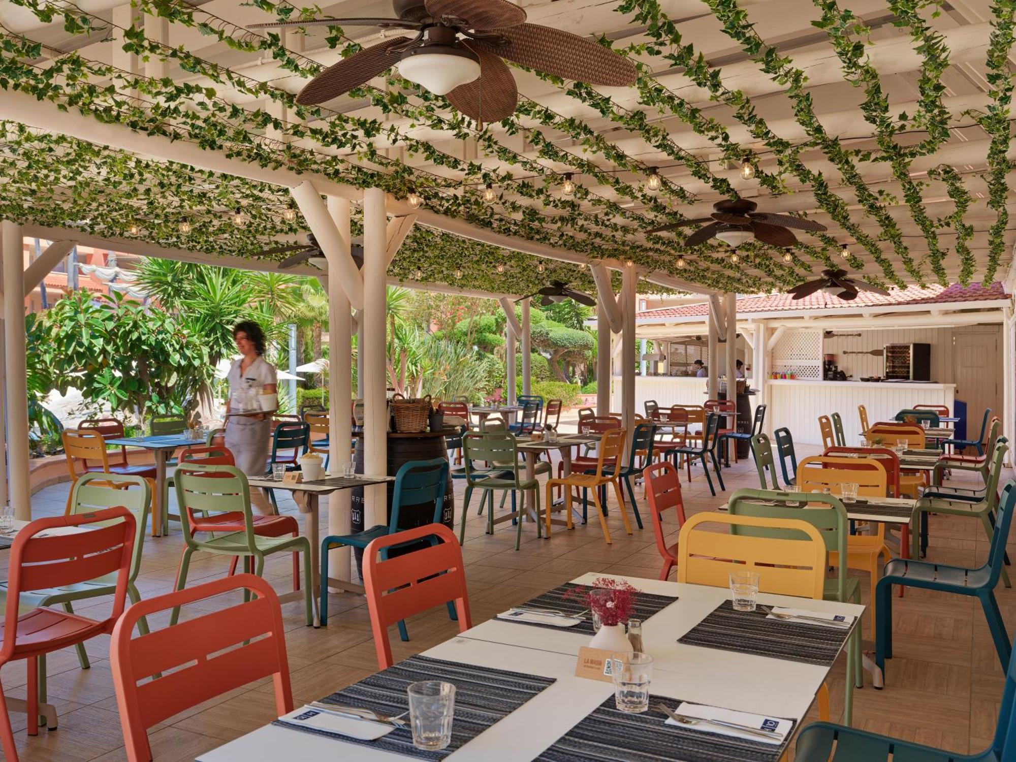 H10 Mediterranean Village Salou Eksteriør bilde