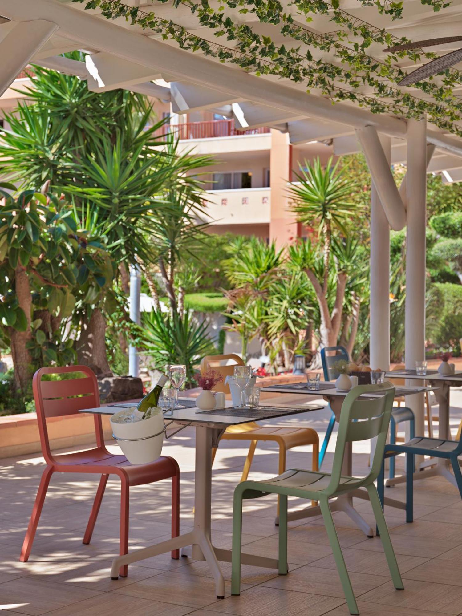 H10 Mediterranean Village Salou Eksteriør bilde